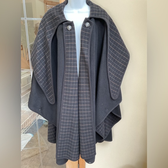 George Simonton heavy wool hooded cape. EUC - Picture 4 of 7